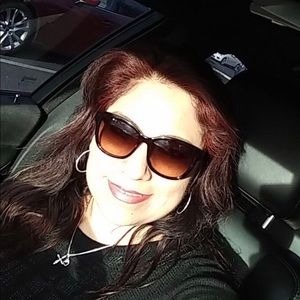 Meet your Posher, Gloria